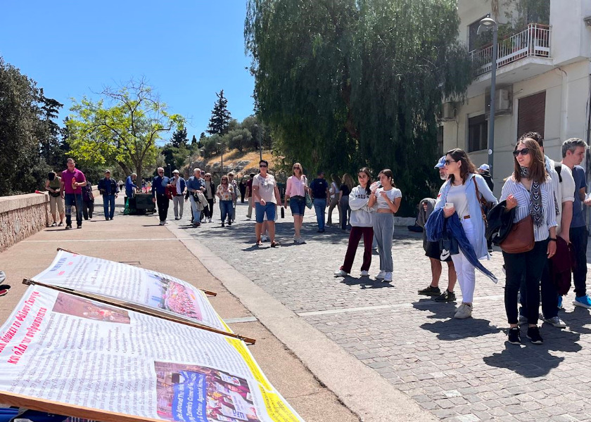 Image for article Grecia: Le persone condannano la persecuzione in corso della Falun Dafa durante gli eventi ad Atene