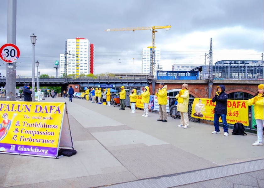 Image for article Proteste pacifiche davanti alle Ambasciate e ai Consolati cinesi in sei città della Germania e dell’Austria