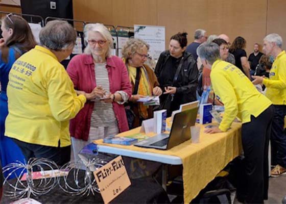 Image for article Francia: La Falun Dafa accolta calorosamente all'Expo della Salute