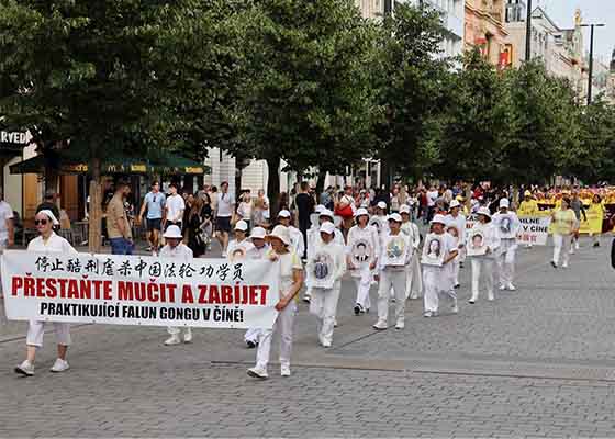 Image for article Repubblica Ceca: Raduno e marcia a Praga per presentare la Falun Dafa e aumentare la consapevolezza della persecuzione