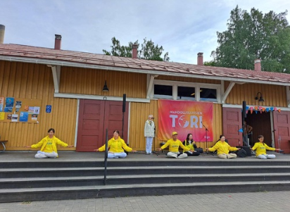 Image for article Finlandia: I residenti di Lahti chiedono la fine della persecuzione del Falun Gong da parte del regime comunista cinese