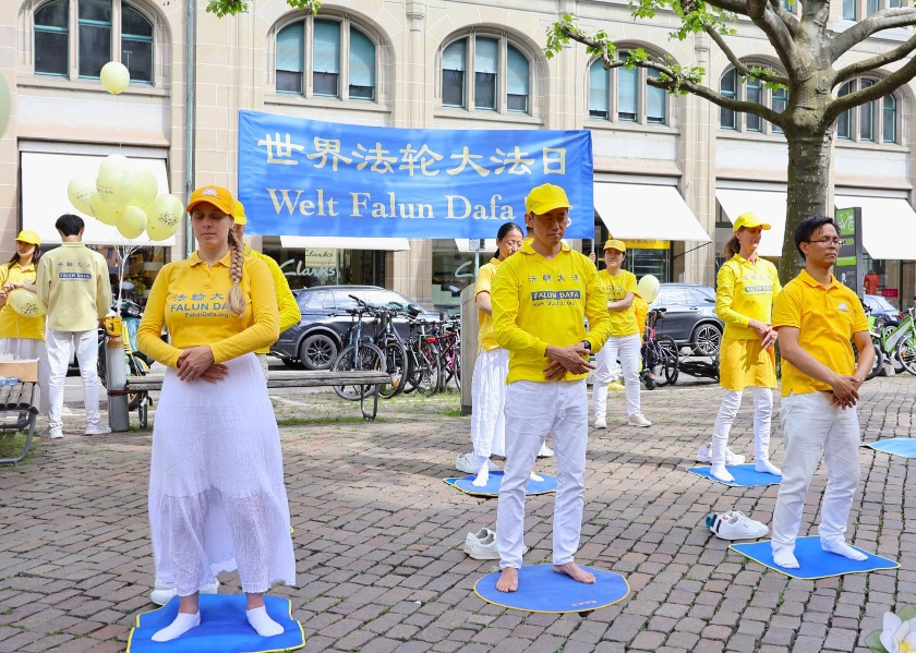 Image for article Zurigo, Svizzera: I praticanti celebrano la Giornata Mondiale della Falun Dafa