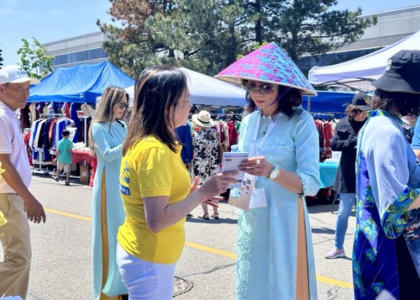 Image for article Canada: I residenti sperimentano la Falun Dafa durante l'evento per l'anniversario del Parco Saigon