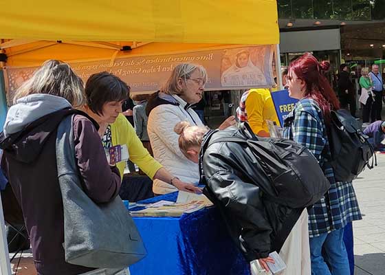 Image for article Hannover, Germania: I residenti chiedono la fine della persecuzione della Falun Dafa da parte del PCC