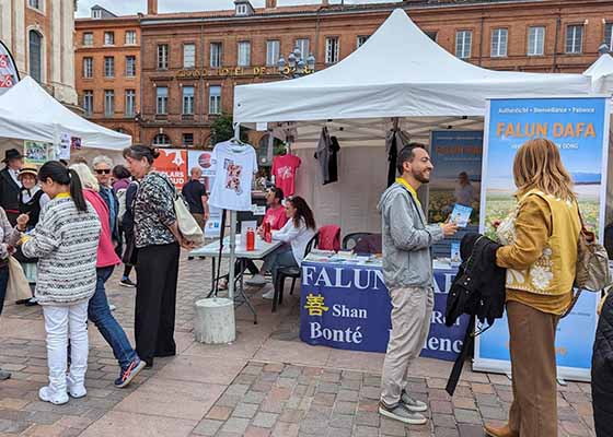 Image for article Francia: Presentazione della Falun Dafa durante le attività a Draguignan e Tolosa