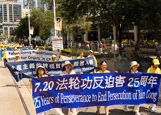 Image for article Toronto, Canada: I praticanti organizzano eventi per sottolineare il 25° anniversario della protesta contro la persecuzione