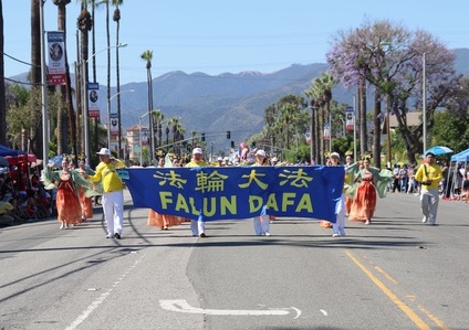 Image for article California: La Falun Dafa accolta nella parata del Giorno dell'Indipendenza a Corona