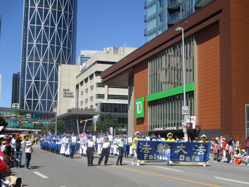 Image for article Canada: I praticanti nella parata del Calgary Stampede emozionano il pubblico