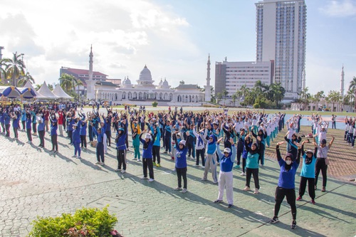 Image for article Indonesia: Funzionari governativi imparano il Falun Gong al Festival della Ginnastica di Batam