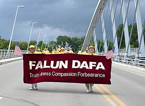 Image for article Ohio, USA: La Falun Dafa accolta nella parata del Giorno dell'Indipendenza di Columbus