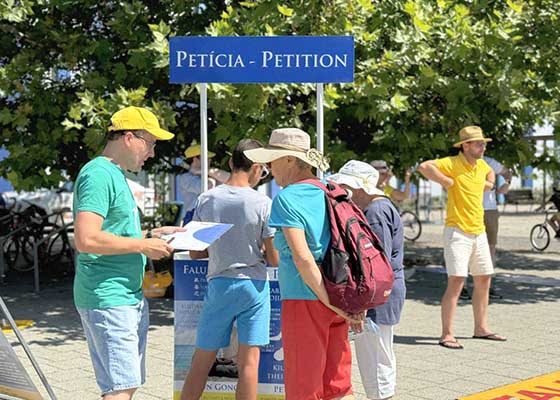 Image for article Slovacchia: Introduzione alla Falun Dafa e sensibilizzazione sulla persecuzione in sei città