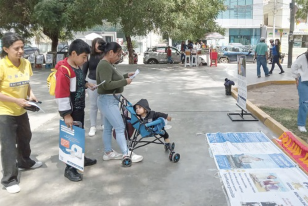 Image for article Perù: Le attività a Lima e Piura segnano i 25 anni di persecuzione della Falun Dafa