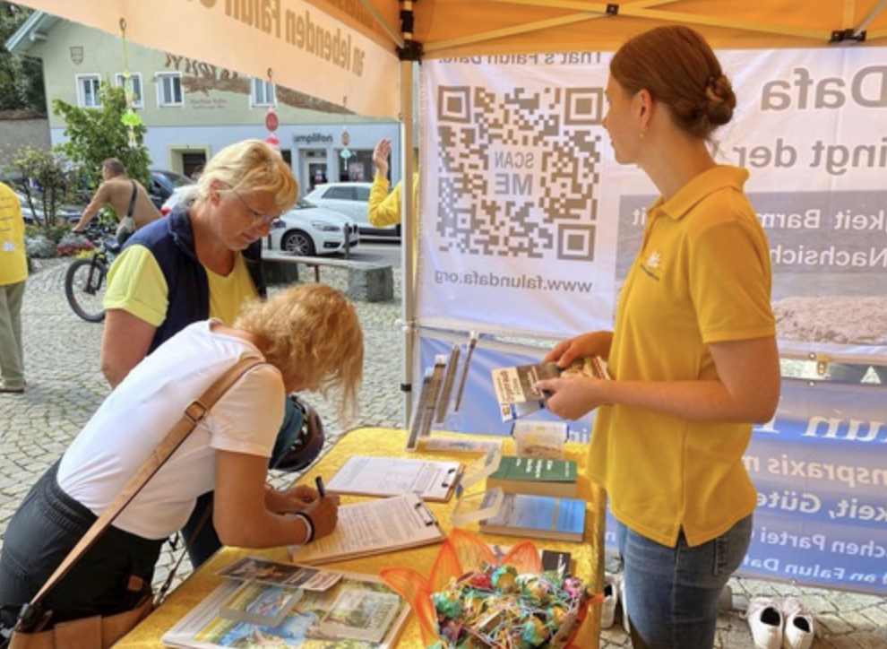 Image for article Germania: Le persone sostengono la Falun Dafa all'evento informativo di Füssen