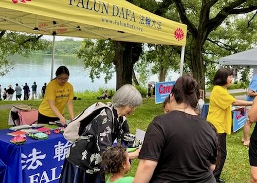 Image for article Minnesota, Stati Uniti: Le persone lodano la Falun Dafa al Dragon Boat Festival