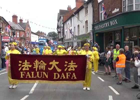 Image for article Regno Unito: La Falun Dafa vince il primo posto nella parata del carnevale locale