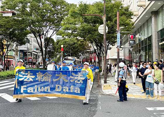 Image for article Giappone: Le persone lodano i principi della Falun Dafa di Verità-Compassione-Tolleranza durante la parata a Nagoya