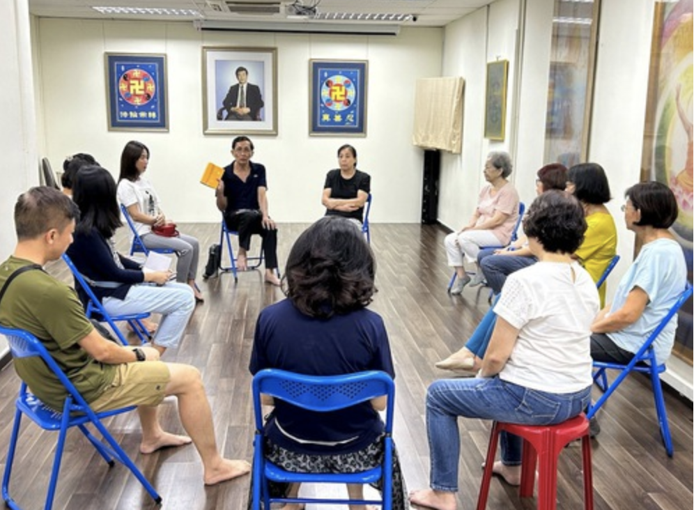 Image for article Singapore: Nuovi studenti frequentano un corso di 9 giorni sulla Falun Dafa