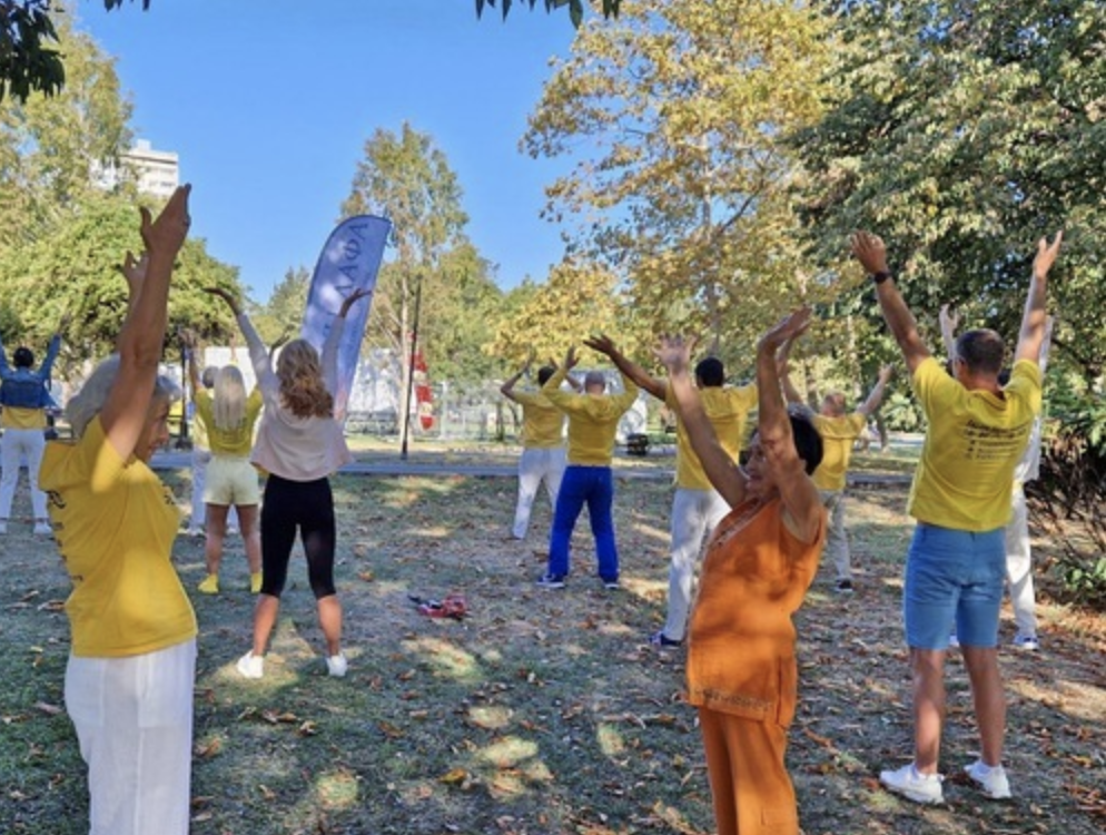 Image for article Bulgaria: Le persone imparano a conoscere la Falun Dafa durante una serie di eventi a Burgas