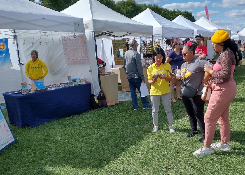 Image for article Kentucky, U.S.A.: Presentazione della Falun Dafa al Festival delle Quattro Grandi Arti di Louisville