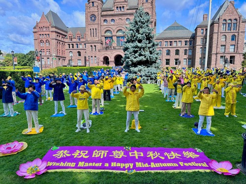 Image for article Toronto: I praticanti augurano al fondatore della Falun Dafa una felice Festa di Metà Autunno