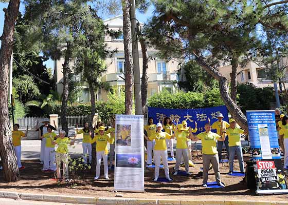 Image for article Grecia: Manifestazione davanti al Consolato cinese di Atene per condannare il prelievo sistematico di organi da persone ancora in vita da parte del regime cinese