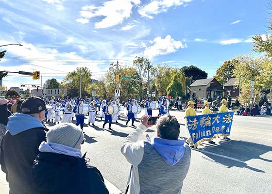 Image for article Kitchener, Canada: La Falun Dafa ben accolta all'Oktoberfest di Kitchener e Waterloo