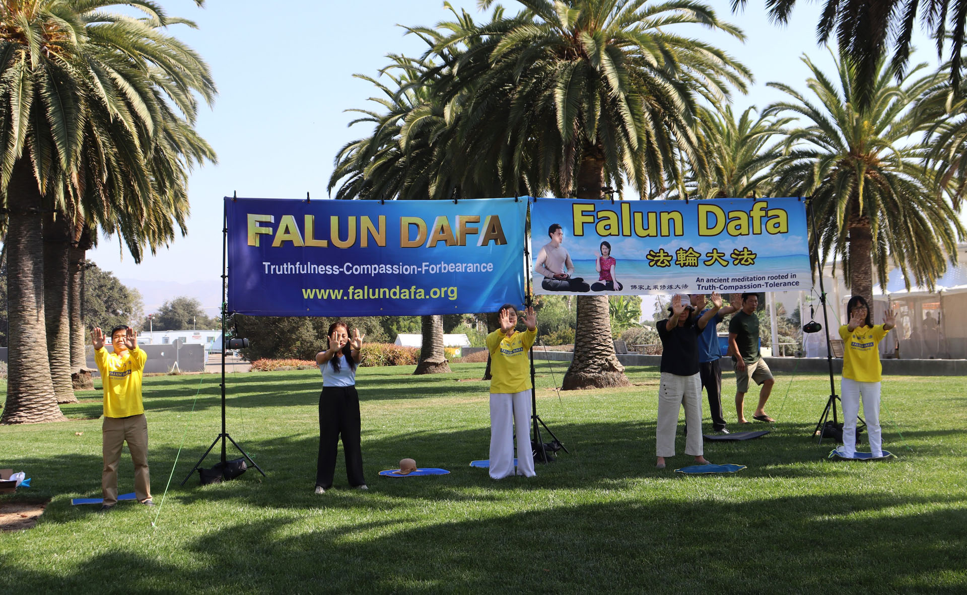 Image for article Irvine, California: La Falun Dafa sostenuta al Festival del Villaggio Globale