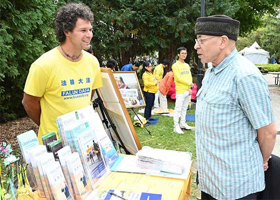 Image for article Canada: La Falun Dafa risuona con le persone al Festival della Pace di Quebec