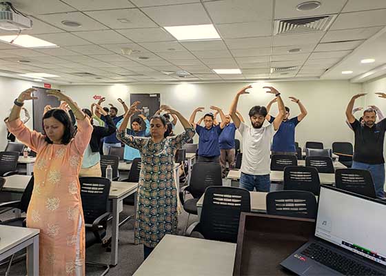 Image for article India: Corso introduttivo alla Falun Dafa tenuto presso aziende e società multinazionali a Pune