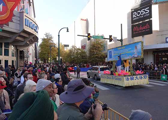 Image for article Maryland, Stati Uniti: La Falun Dafa accolta durante la parata del Ringraziamento