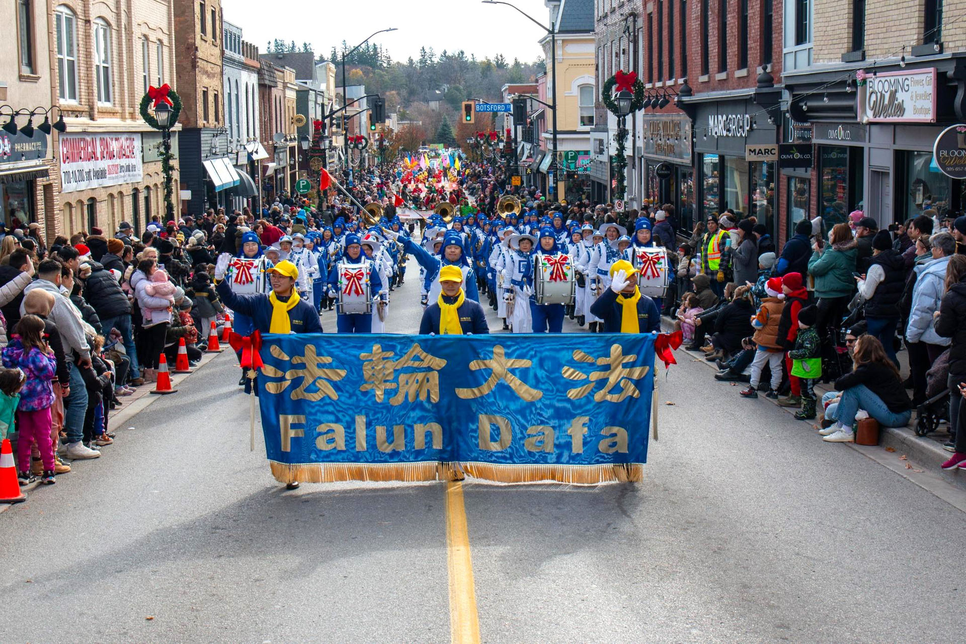 Image for article Toronto: La Tian Guo Marching Band partecipa a cinque parate di Natale