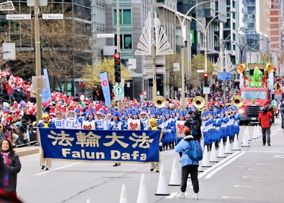 Image for article Canada: La Tian Guo Marching Band accolta nella parata di Natale di Montreal