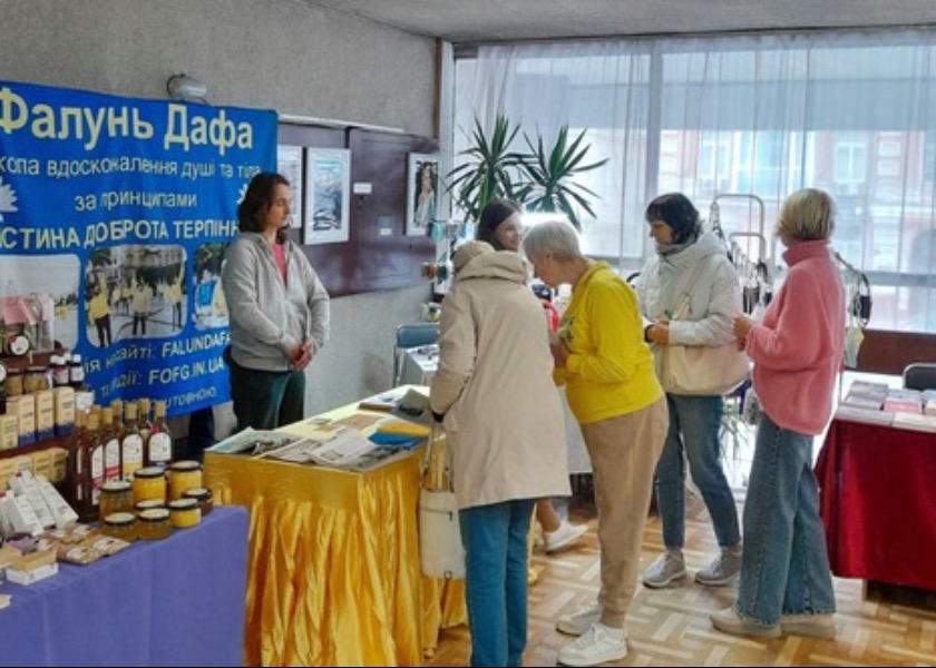 Image for article Kiev, Ucraina: Le persone imparano a conoscere la Falun Dafa all'Expo della Salute e della Longevità