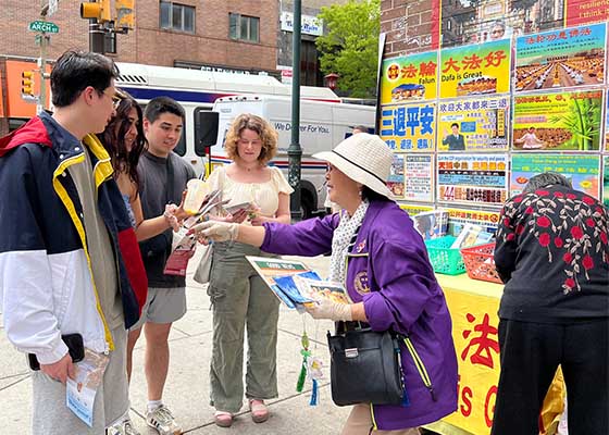 Image for article Filadelfia, USA: Manifestazione a Chinatown per commemorare il 26° anniversario dell'Appello del 25 aprile