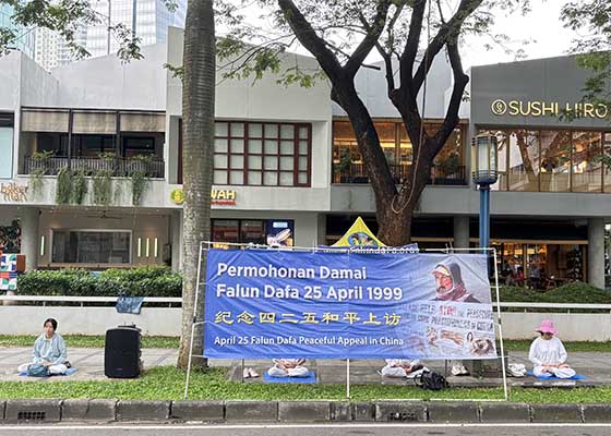 Image for article Giacarta, Indonesia: Manifestazione pacifica all'ambasciata cinese per commemorare il 25 aprile