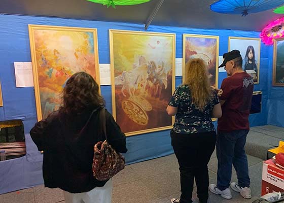 Image for article Saipan: La mostra “L’Arte di Zhen Shan Ren” partecipa al 44° Festival delle Arti dell'Albero di Fiamma