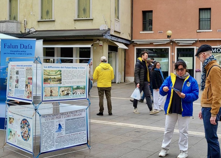 Image for article Italia: I praticanti del Falun Gong in diverse parti del Paese hanno organizzato attività per commemorare l’appello pacifico del 25 aprile (parte 2)