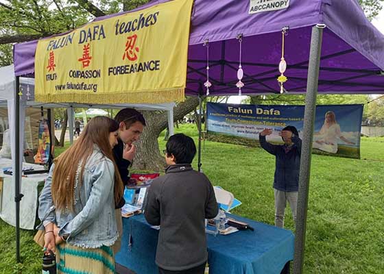 Image for article Missouri, USA: Presentazione della Falun Dafa al Festival della Giornata della Terra di St. Louis