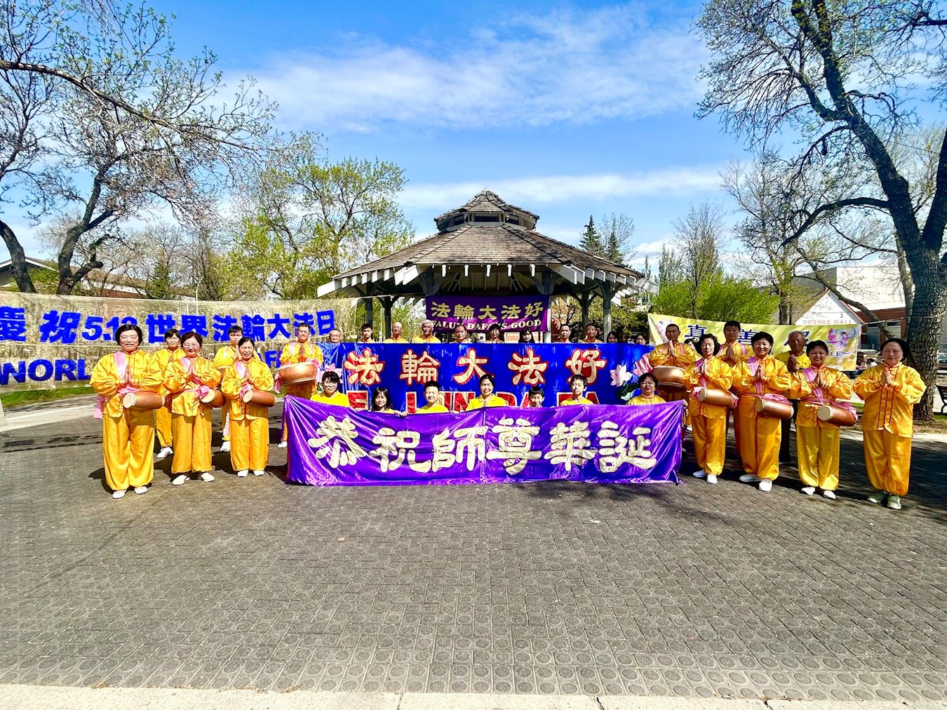 Image for article I praticanti di Edmonton celebrano la Giornata della Falun Dafa