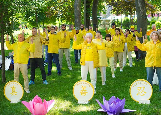 Image for article Kiev, Ucraina: Celebrazione della Giornata Mondiale della Falun Dafa