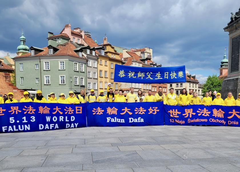 Image for article Polonia: I praticanti di Varsavia celebrano la Giornata Mondiale della Falun Dafa