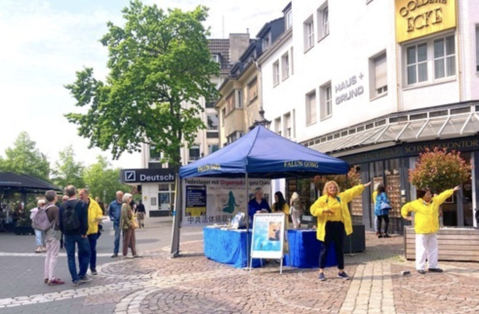 Image for article Siegburg, Germania: I residenti locali risuonano con Verità-Compassione-Tolleranza