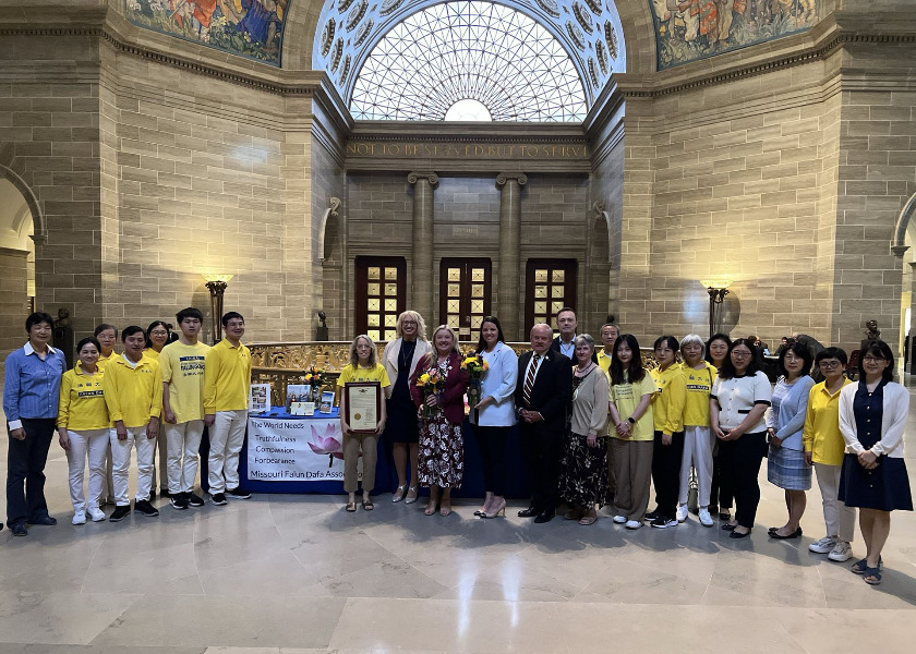 Image for article Missouri, USA: La Giornata Mondiale della Falun Dafa celebrata al Campidoglio dello Stato