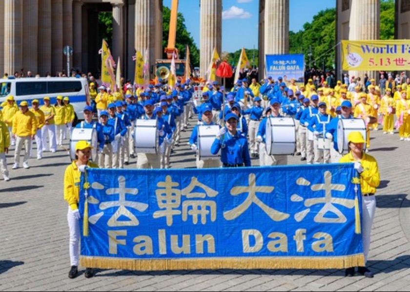 Image for article Berlino: Verità, Compassione e Tolleranza ottengono il riconoscimento del pubblico e le persone lodano la Giornata Mondiale della Falun Dafa