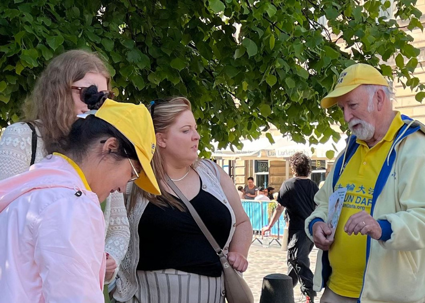 Image for article Scozia: I praticanti celebrano la Giornata Mondiale della Falun Dafa
