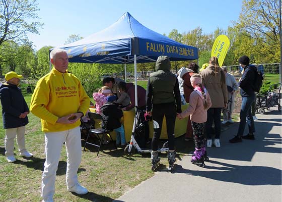 Image for article Lettonia: Celebrazione della Giornata Mondiale della Falun Dafa a Riga