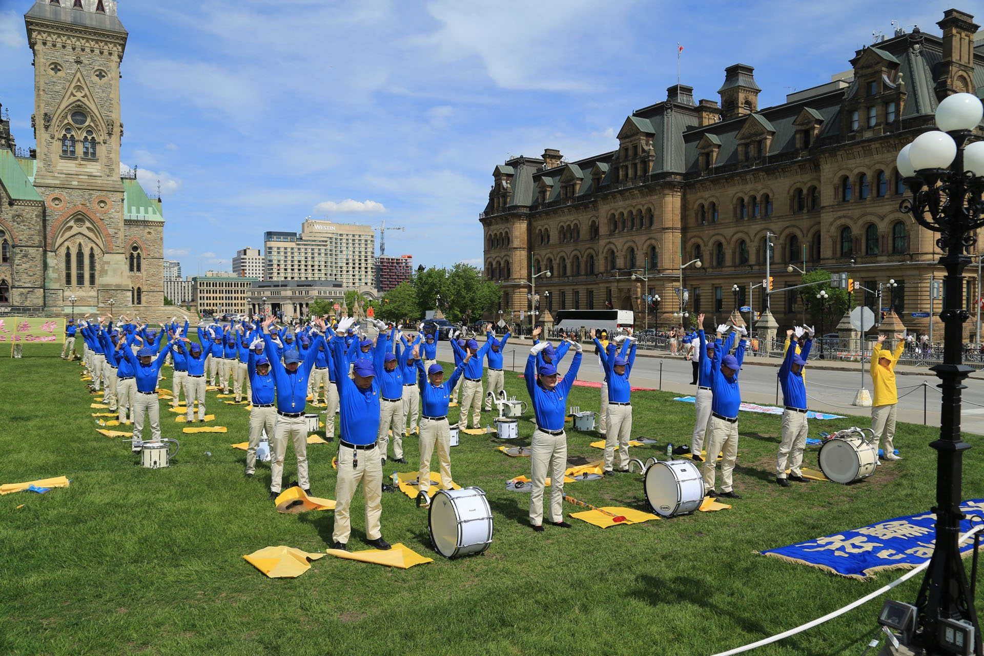 Image for article I praticanti della Falun Dafa nel Canada orientale celebrano la Giornata Mondiale della Falun Dafa a Parliament Hill