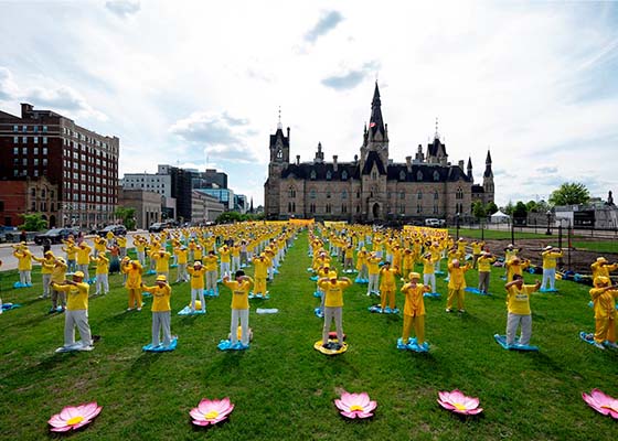 Image for article Ottawa, Canada: I parlamentari partecipano alle celebrazioni della Giornata Mondiale della Falun Dafa