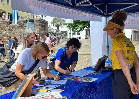 Image for article Germania: Donna cinese abbandona il PCC durante la giornata informativa a Friburgo