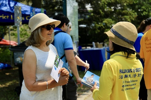 Image for article Ottawa, Canada: Diffondere la Falun Dafa negli eventi estivi
